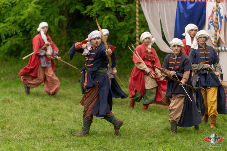 tureckí-lukostrelci-v-historických-kostýmoch