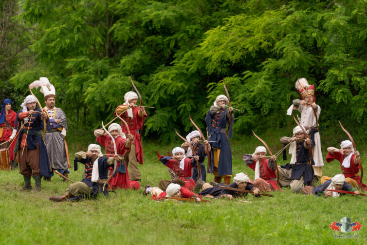 tureckí-lukostrelci-v-historických-kostýmoch