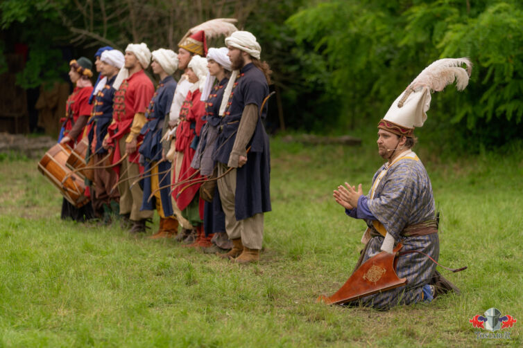 tureckí-lukostrelci-v-historických-kostýmoch