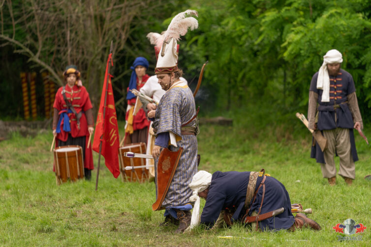 tureckí-lukostrelci-v-historických-kostýmoch