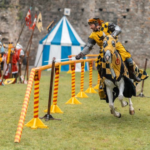 Predstavenie Turnaj odvážnych, stredoveká rozprávka a dobre a zle