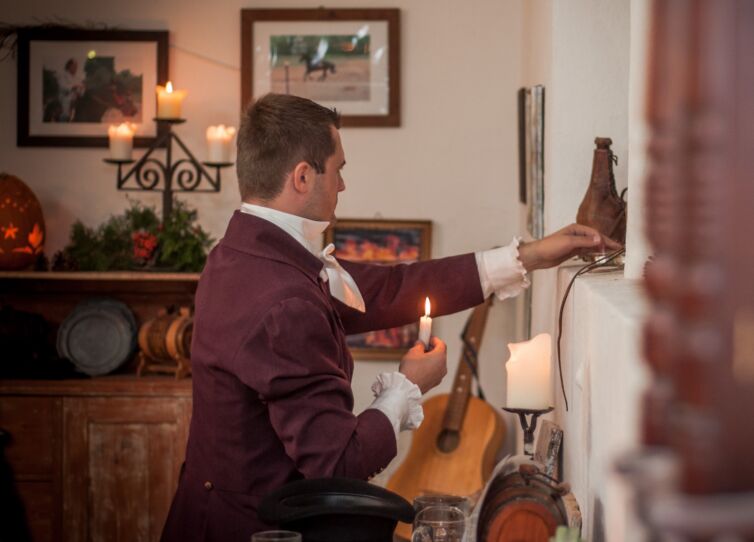 Páni v kostýmoch z 19-teho storočia, podujatie Menzúra, ktoré organizuje šermiarska skupina TOSTABUR