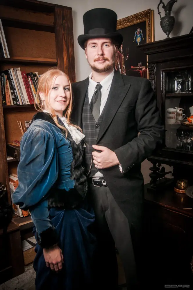 Dáma a pán v odeve z 19teho storočia, podujatie Menzúra