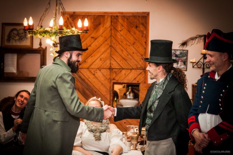 páni v odeve z 19teho storočia, podujatie Menzúra