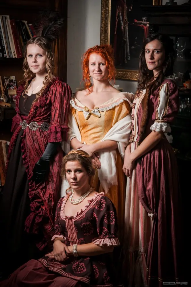 Dámy v odeve z 19teho storočia, podujatie Menzúra