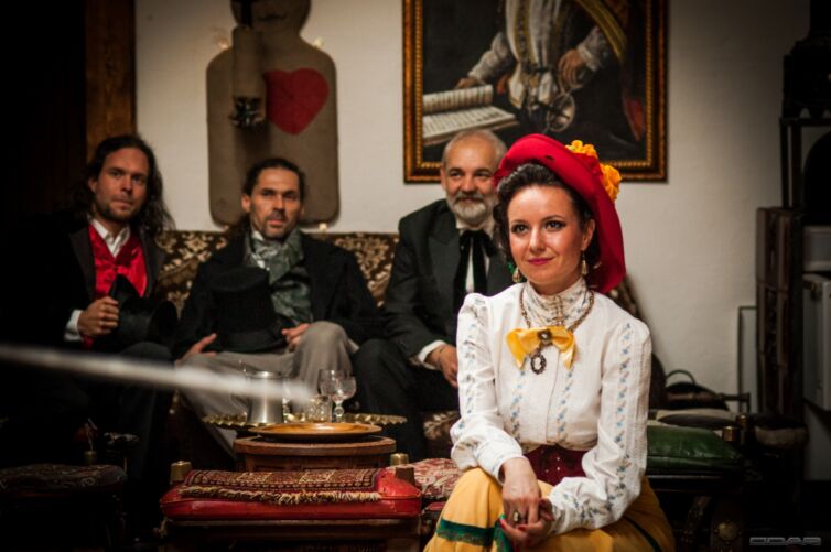 Dáma a páni v odeve z 19teho storočia, podujatie Menzúra