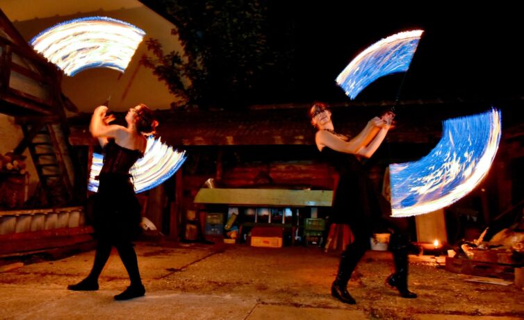 Šermiarske podujatie Menzúra 2016, dámy a ohňová show