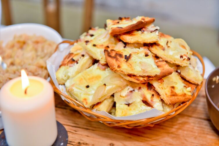 Šermiarske podujatie Menzúra 2016, slané koláče v košíku