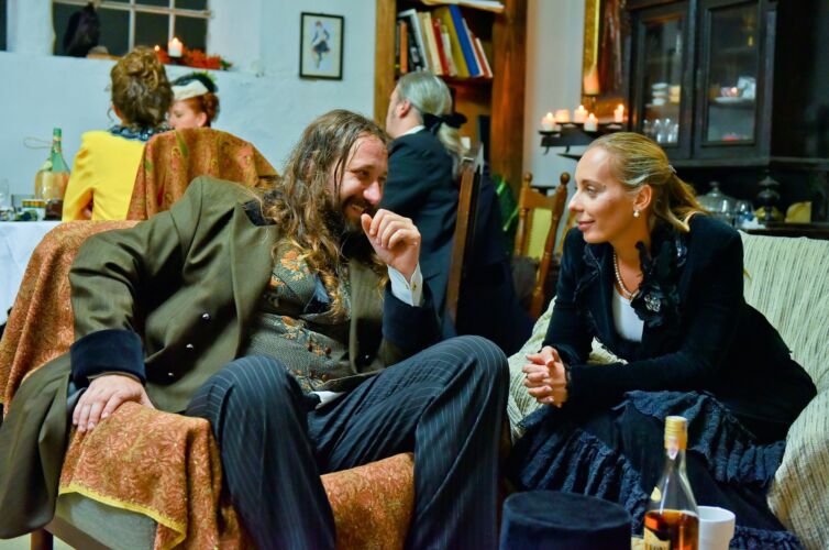 Šermiarske podujatie Menzúra 2016, dámy a páni v kostýmoch z 19teho storočia