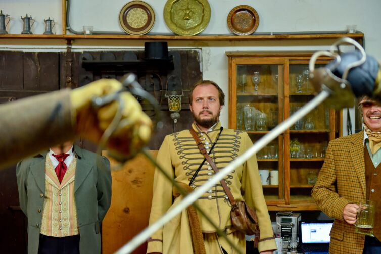 Šermiarske podujatie Menzúra 2016, dámy a páni v kostýmoch z 19teho storočia