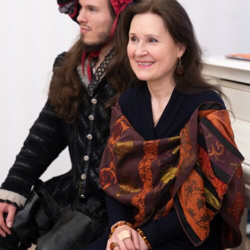 Dáma a pán v renesančnom kostýme