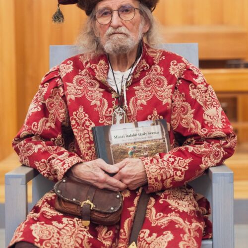 Šermiarsky majster Peter Koza so svojou knihou