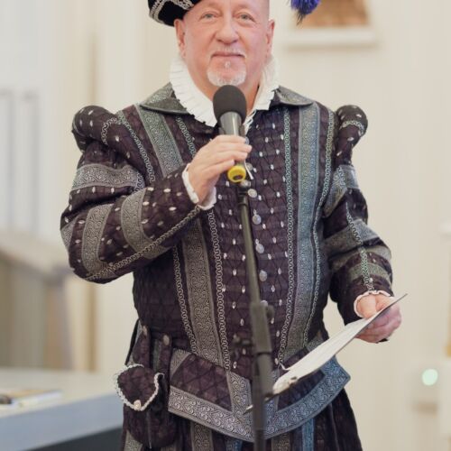 Pán v renesančnom kostýme