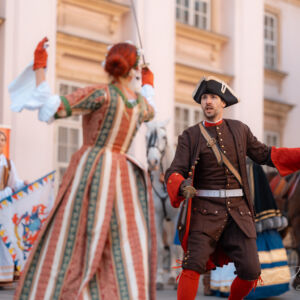 Šermujúca dáma a pán v barokových kostýmoch - Uhorská dáma a jazdec na koni - Bratislavské mestské dni 2026