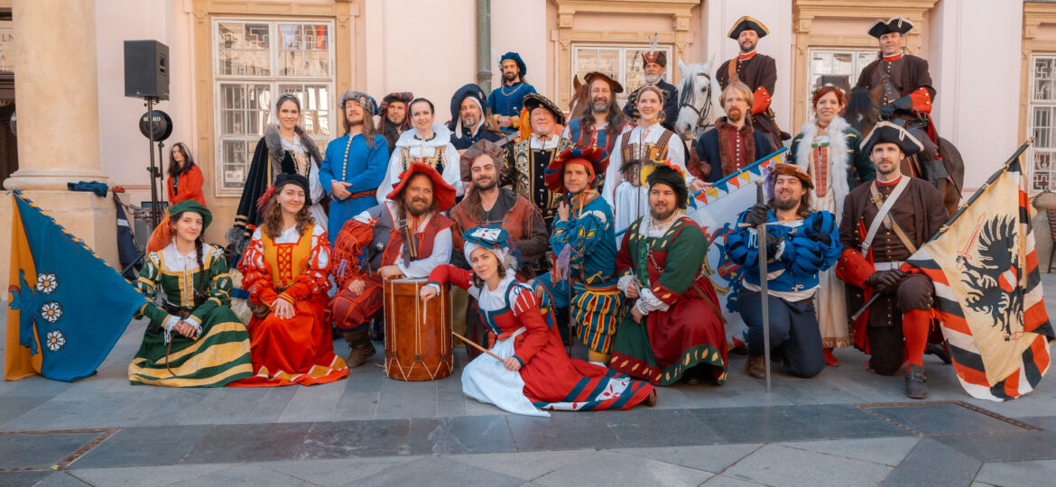 Členovia skupiny TOSTABUR - Uhorská dáma a jazdec na koni - Bratislavské mestské dni 2026