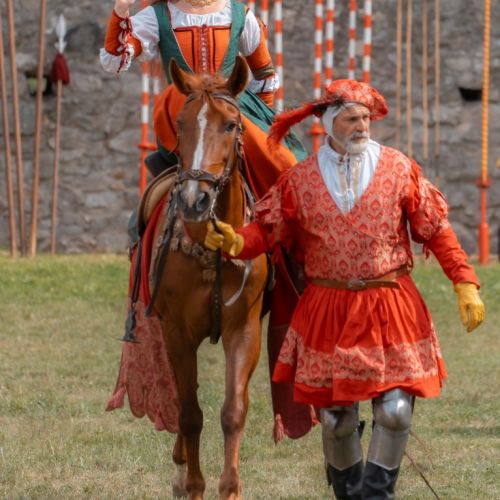 Renesančný rytiersky turnaj na koňoch na hrade Devín, ktoré organizuje skupina TOSTABUR