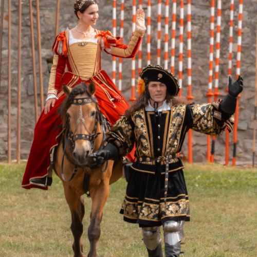 Renesančný rytiersky turnaj na koňoch na hrade Devín, ktoré organizuje skupina TOSTABUR