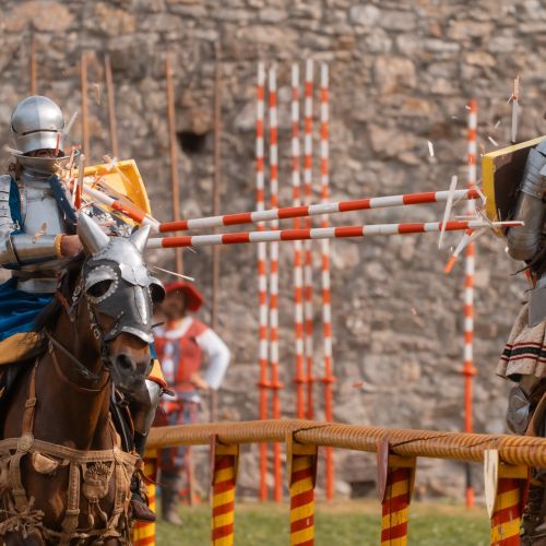 Renesančný rytiersky turnaj na koňoch na hrade Devín, ktoré organizuje skupina TOSTABUR
