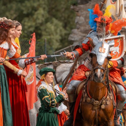 Renesančný rytiersky turnaj na koňoch na hrade Devín, ktoré organizuje skupina TOSTABUR