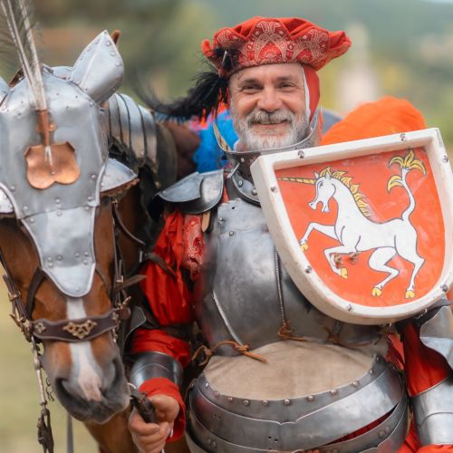 Renesančný rytiersky turnaj na koňoch na hrade Devín, ktoré organizuje skupina TOSTABUR
