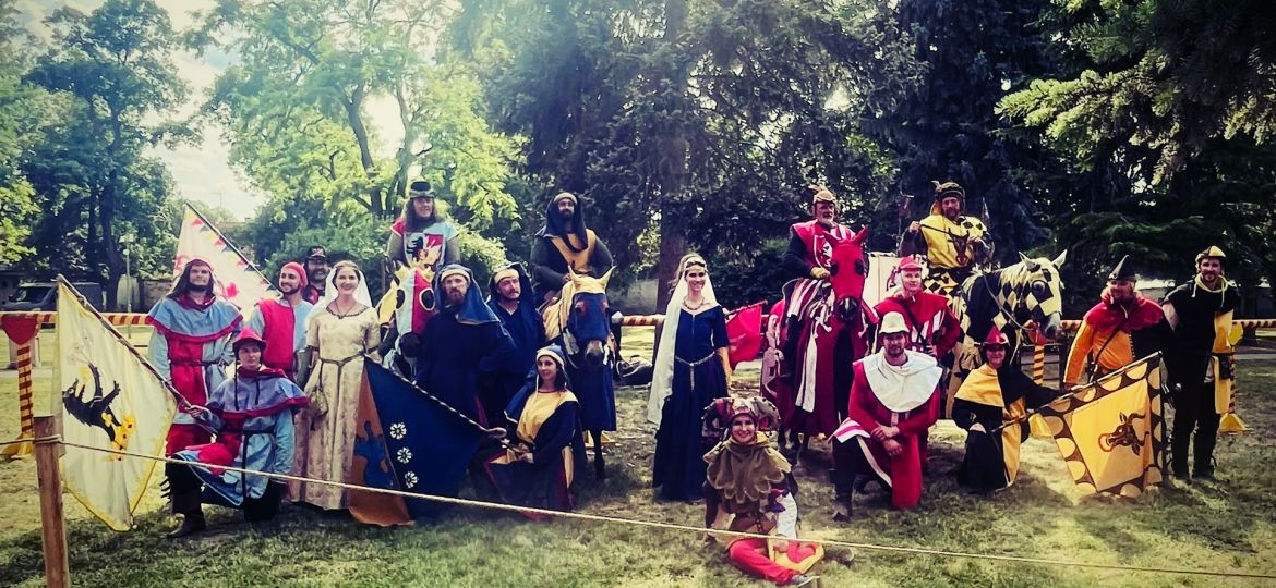 Stredoveký rytiersky turnaj na koňoch, účinkujúci TOSTABUR